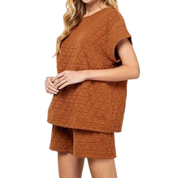 NEW SEE AND BE SEEN quilted short sleeve top in rust - Picture 2 of 3